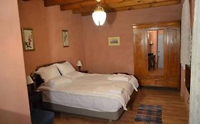 Apiganos House
